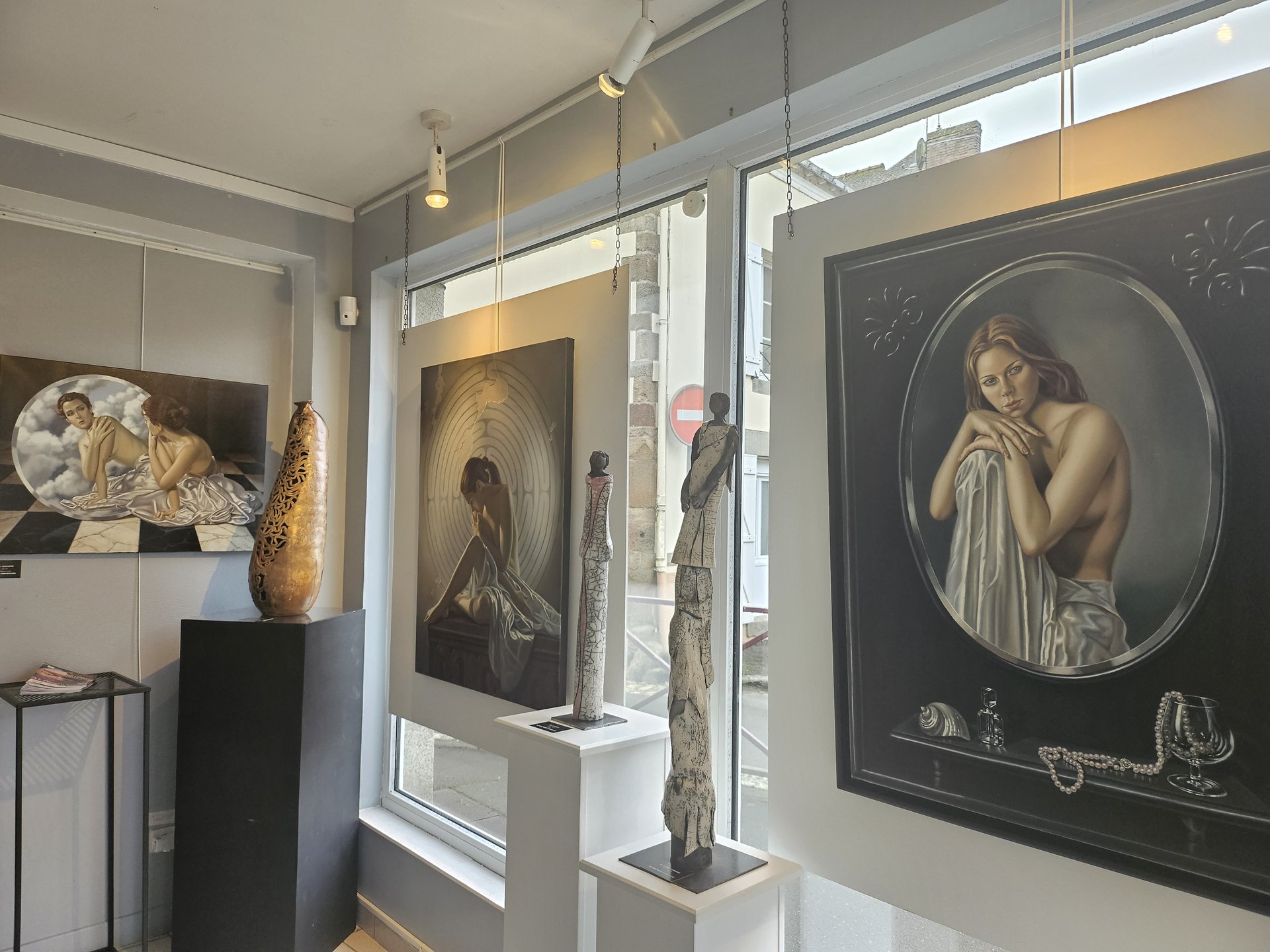 EXPOSITIONS D'ARTISTES PROFESSIONNELS FRANCAIS ET ETRANGERS