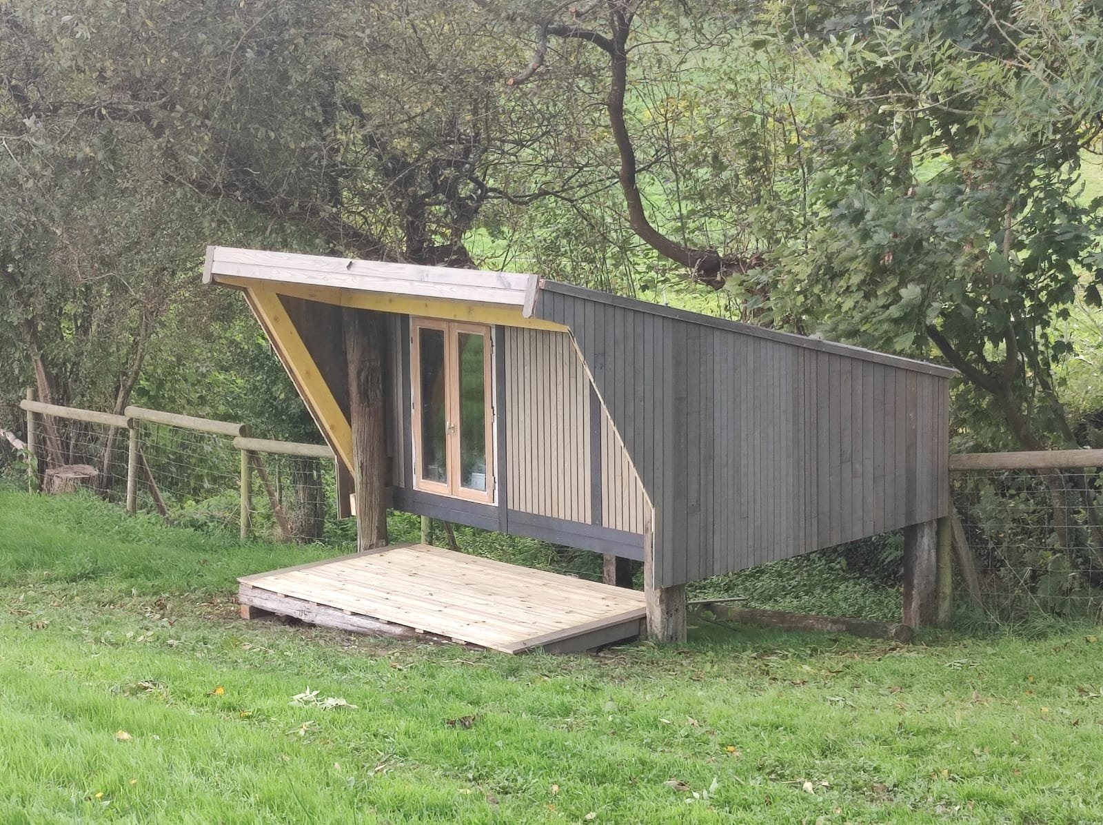 CABANE "LA SOURCE AUX POULAINS"