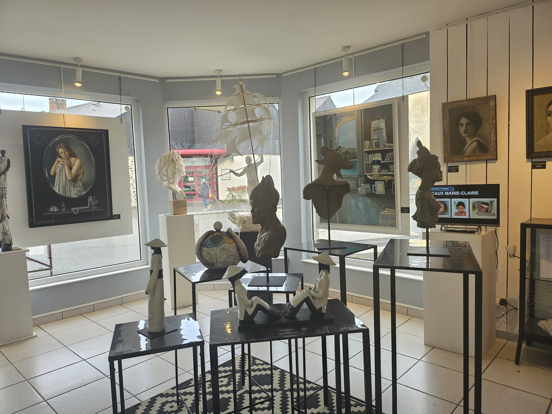 EXPOSITIONS D'ARTISTES PROFESSIONNELS FRANCAIS ET ETRANGERS